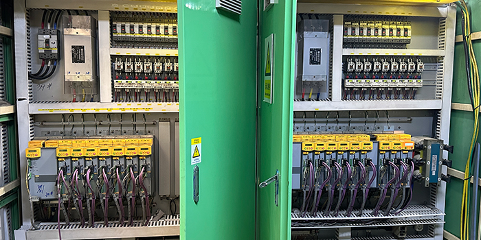 AC120變頻器應用于薄膜設備